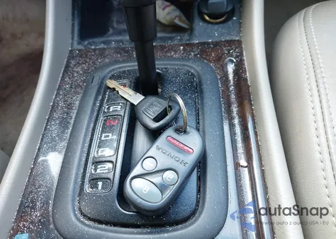 2000 Honda Accord 3.0 Ex из США, поврежденный, VIN 1HGCG2255YA044967